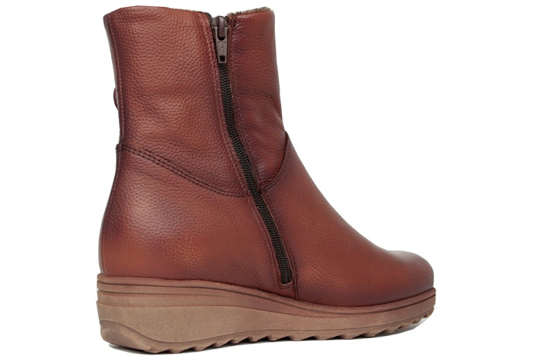 Botines de cuero con cremallera al lado