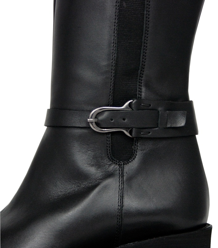 Botas de pie con elástico lateral