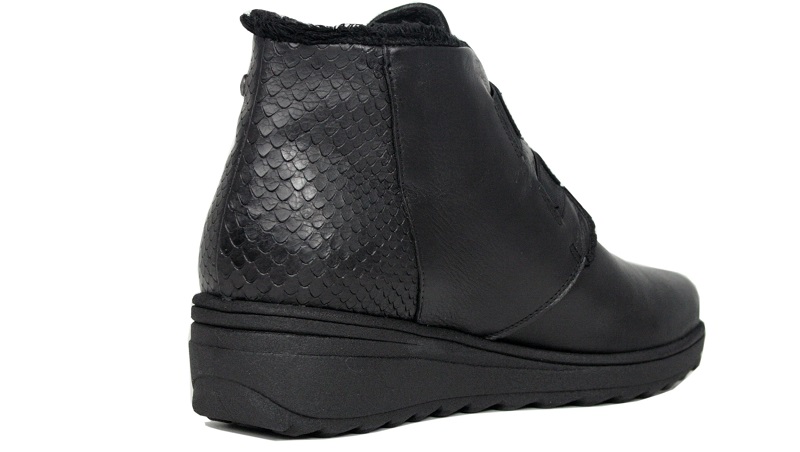 Botines negros cierre de velcro con forro interno de pelo