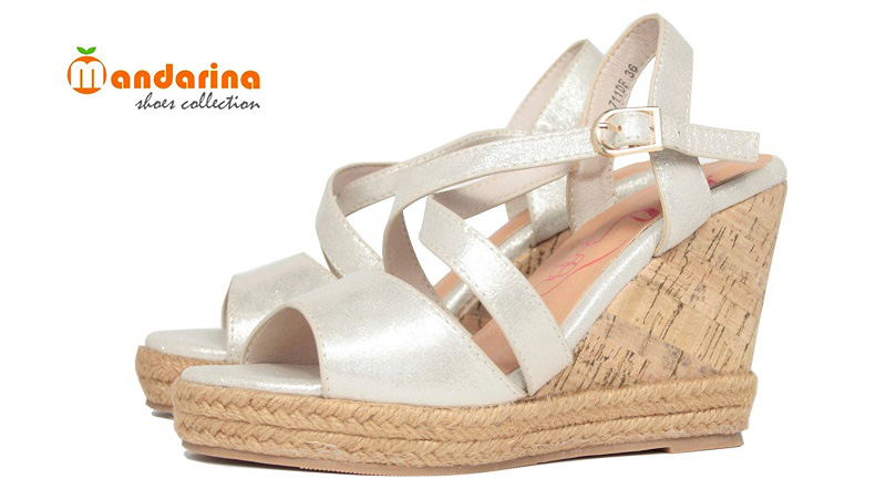Sandalias cuña alta de corcho, con tiras cruzadas al empeine