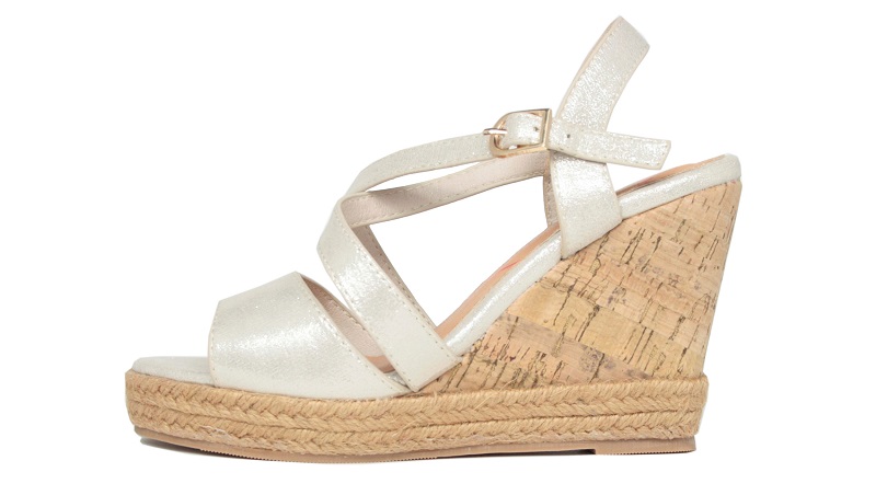 Sandalias cuña alta de corcho, con tiras cruzadas al empeine