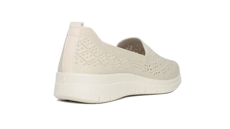 Zapatilla de material elástico con plantilla memory foam
