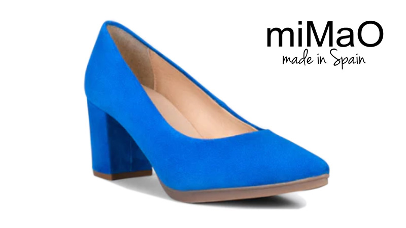 Zapato de salón azul eléctrico de ante