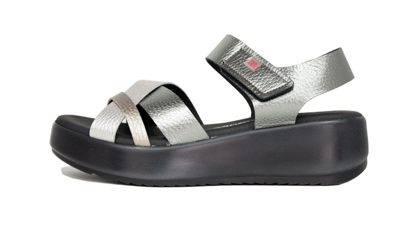 Sandalias de Pepe Menargués piso negro