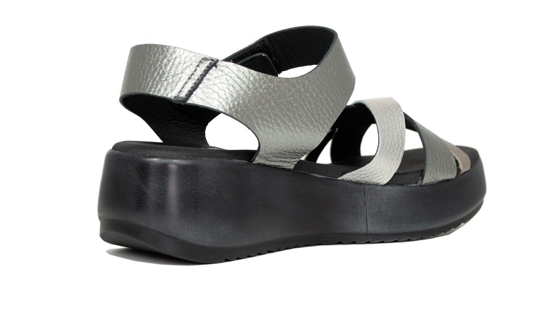 Sandalias de Pepe Menargués piso negro