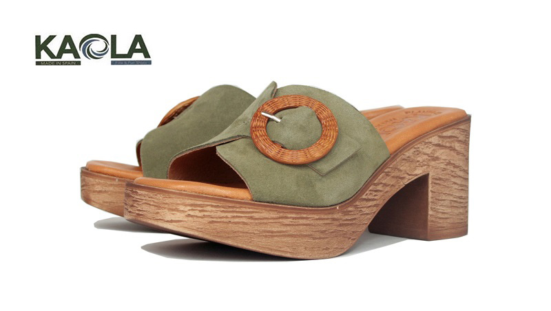 Zuecos de plataforma verde kaki