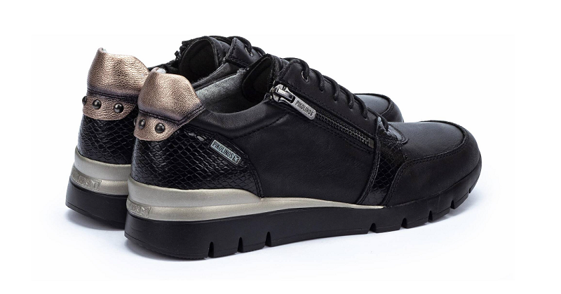 Zapato adeportivado Pikolinos en color negro