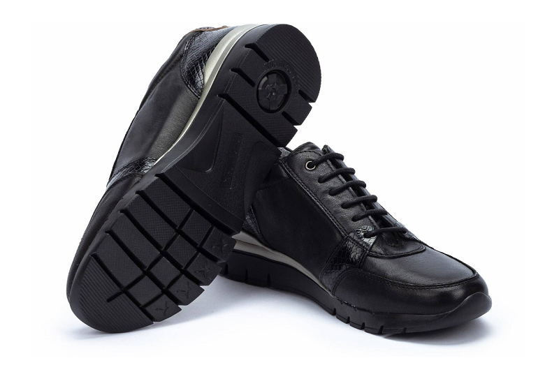 Zapato adeportivado Pikolinos en color negro