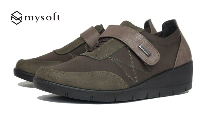 Zapatos de velcro de neopreno marrón