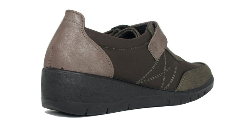 Zapatos de velcro de neopreno marrón