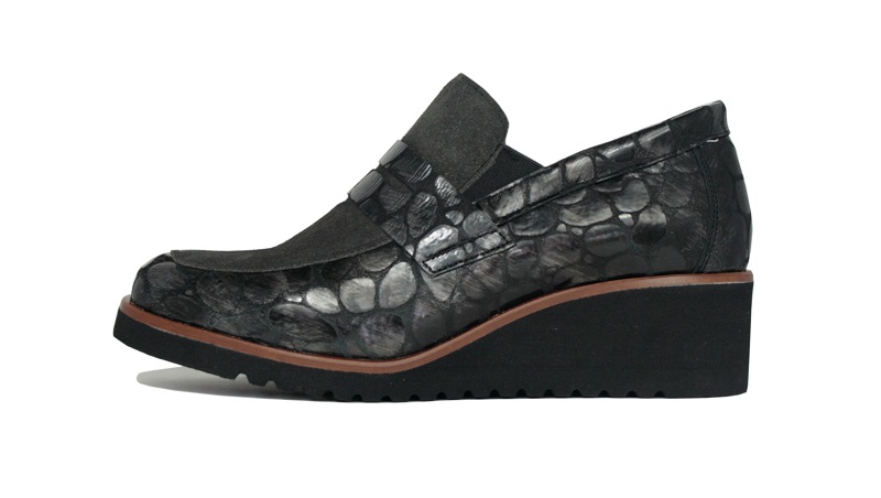 Mocasines de cuña media y piel de coco negra