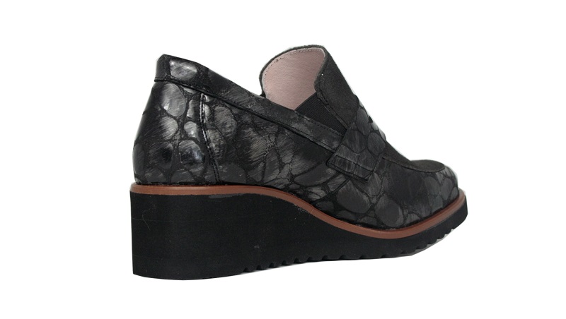 Mocasines de cuña media y piel de coco negra