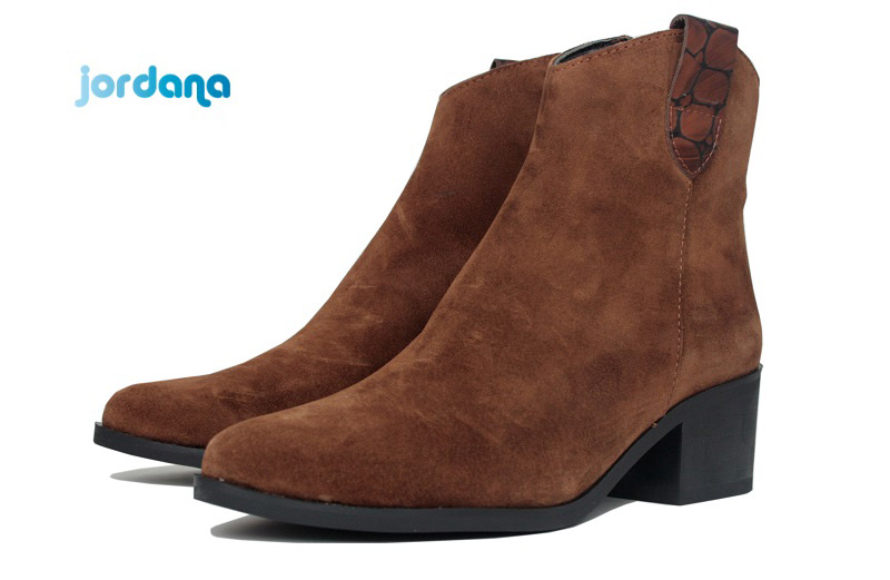 Botines estilo campero de serraje marrón