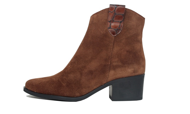 Botines estilo campero de serraje marrón