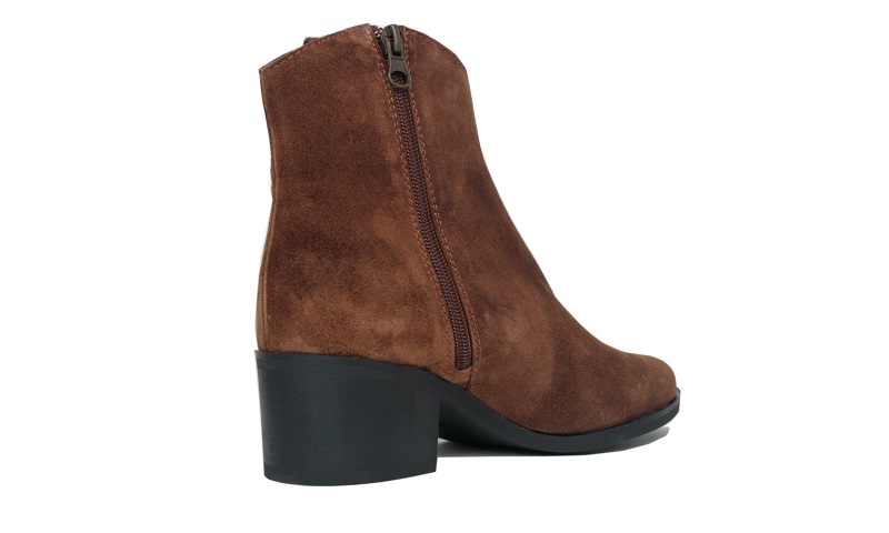 Botines estilo campero de serraje marrón