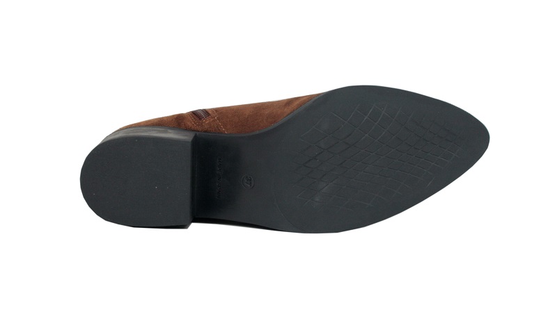 Botines estilo campero de serraje marrón