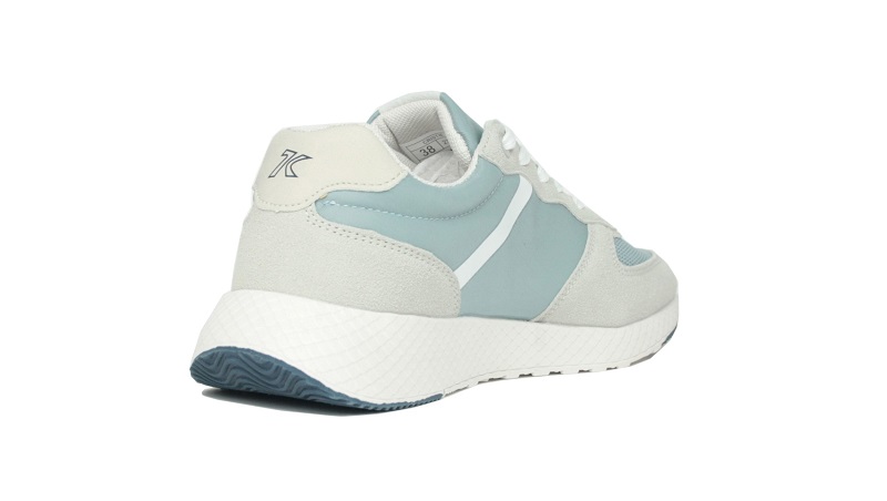 Sneakers azul celeste cordones
