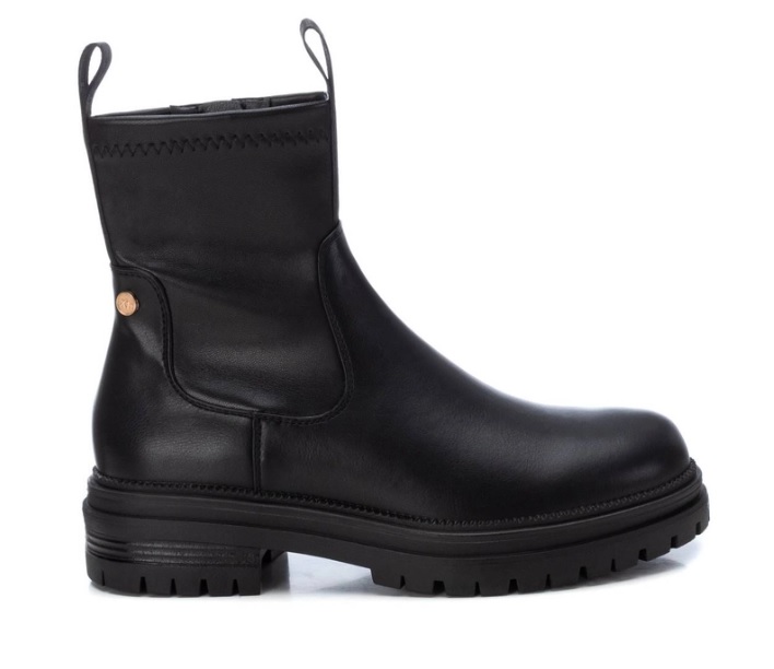 Botines negros piso dentado | Xti modelo 141546