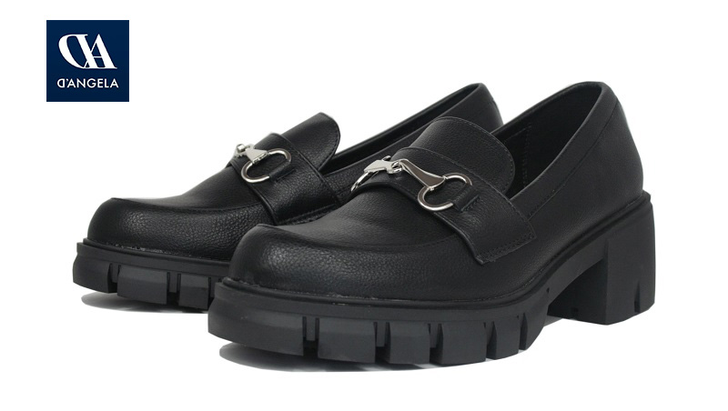 Mocasín de tacón medio color negro