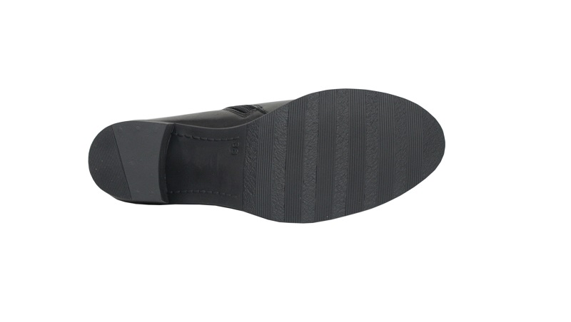 Botines negros de tacón y piso de goma