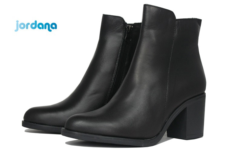 Botines negros de piel de tacón alto y ancho