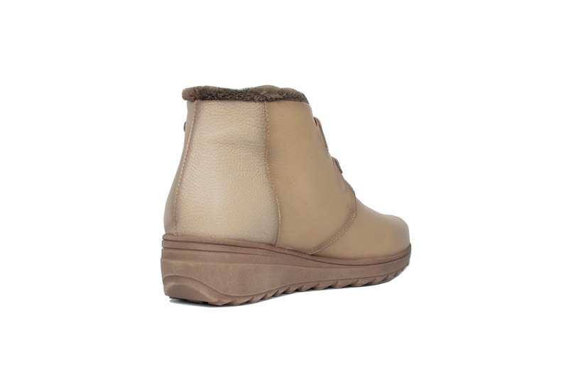 Botines color taupe con forro interior de pelo