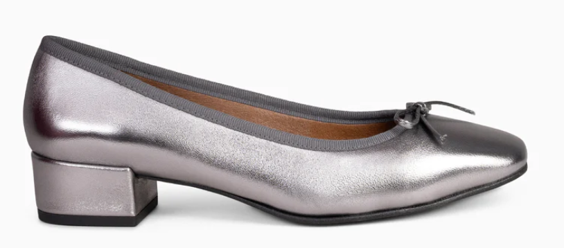 Zapatos plateados tacón bajo |Mimao  modelo Opera
