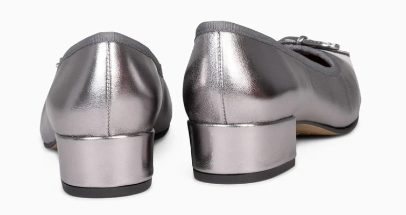 Zapatos plateados tacón bajo |Mimao  modelo Opera