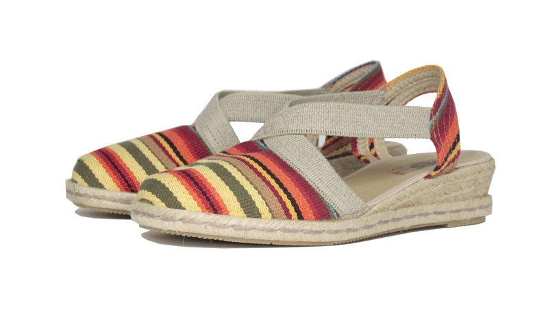 Alpargatas étnicas de rayas multicolor