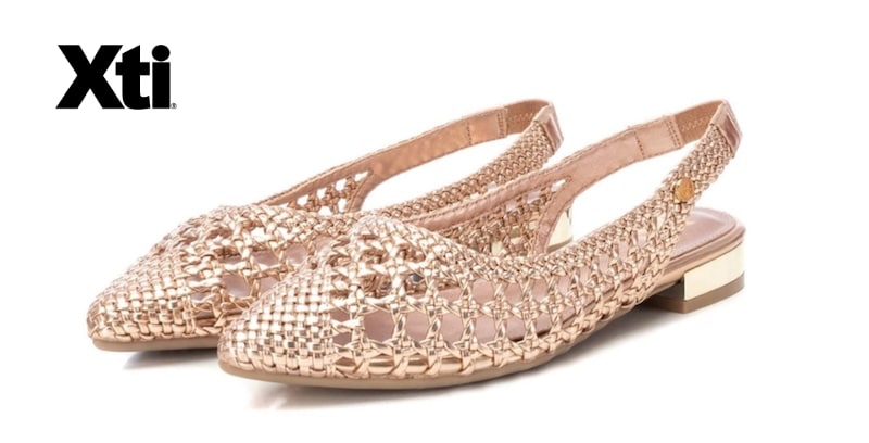 Zapatos destalonados dorados con tacón plano