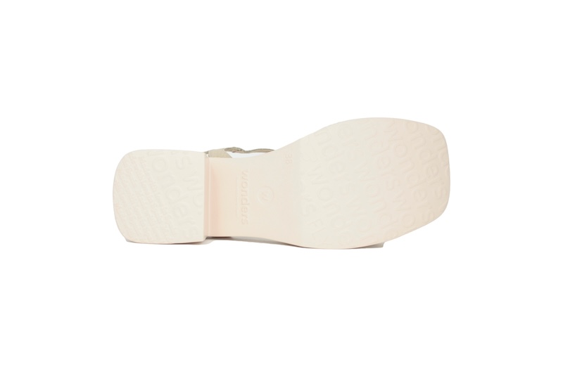 Sandalia Wonders piso Xtralight | 1011 platino