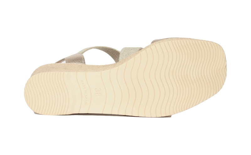 Sandalias platino de cuña con plantilla acolchada