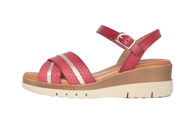 Sandalias rojas cuña media