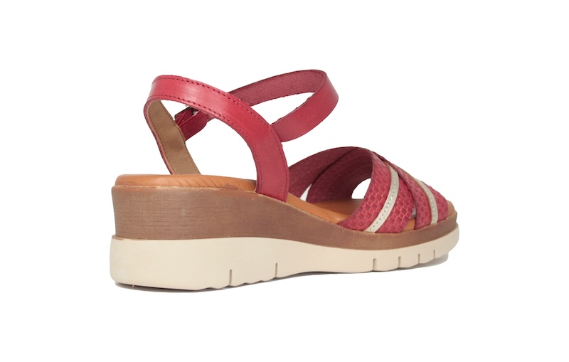 Sandalias rojas cuña media
