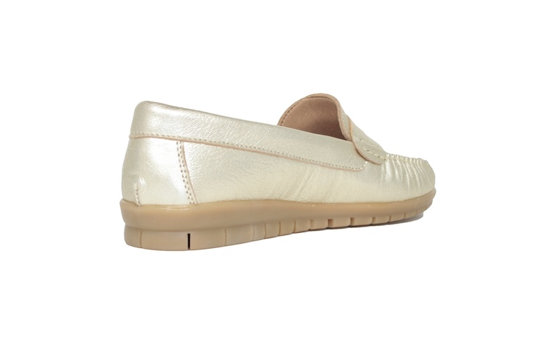Mocasines dorados con antifaz