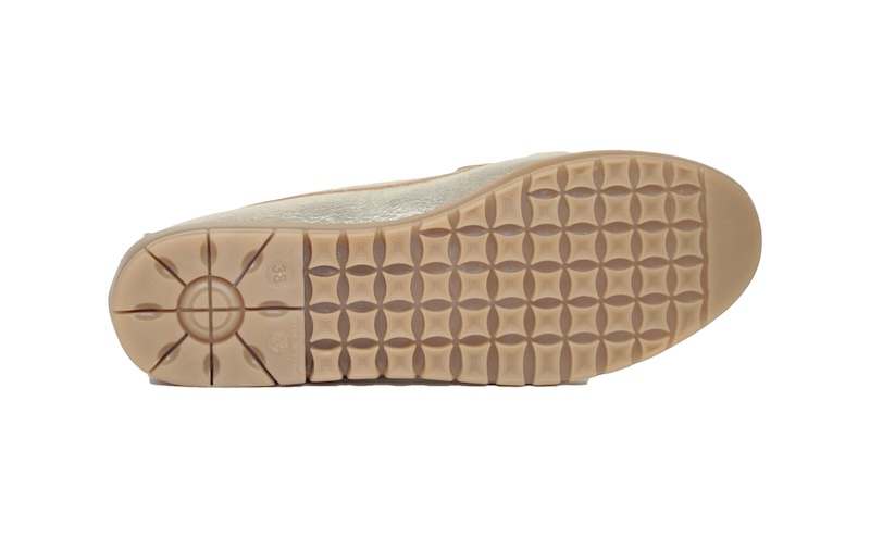 Mocasines dorados con antifaz