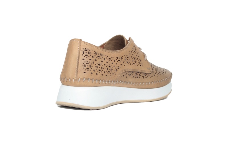 Blucher de verano perforado y piso blanco