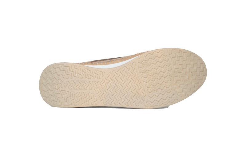Blucher de verano perforado y piso blanco
