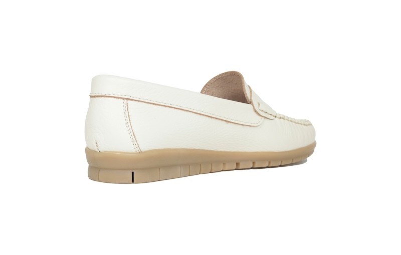 Mocasines blancos de entre tiempo
