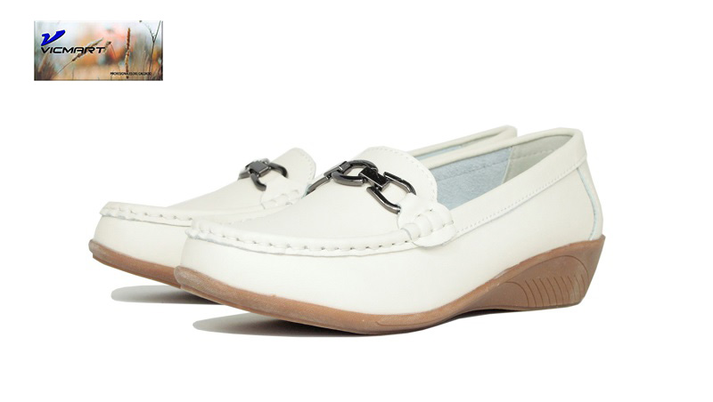 Mocasines blanco hielo con piso marrón