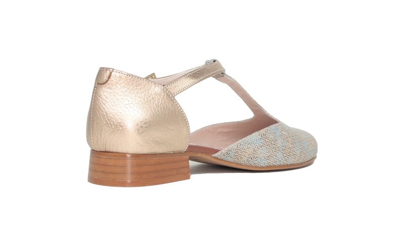 Zapato abierto con T en el empeine