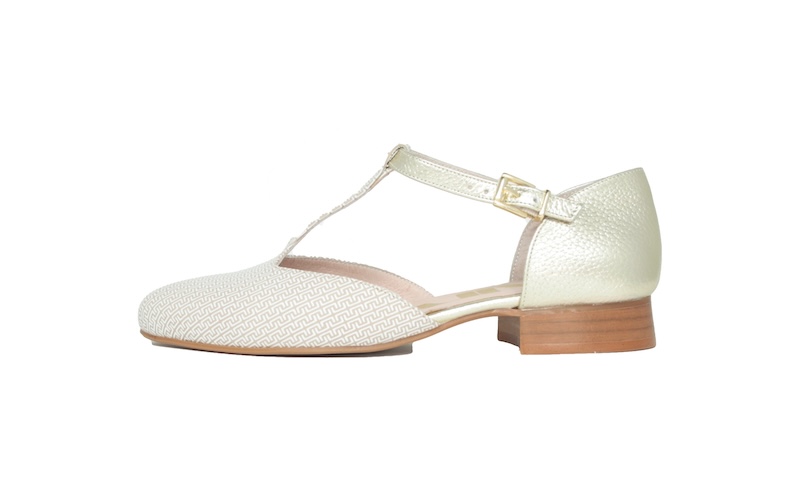 Zapato de vestir abierto con tacón bajo