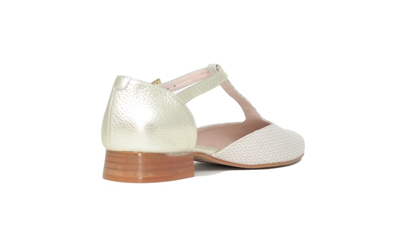 Zapato de vestir abierto con tacón bajo