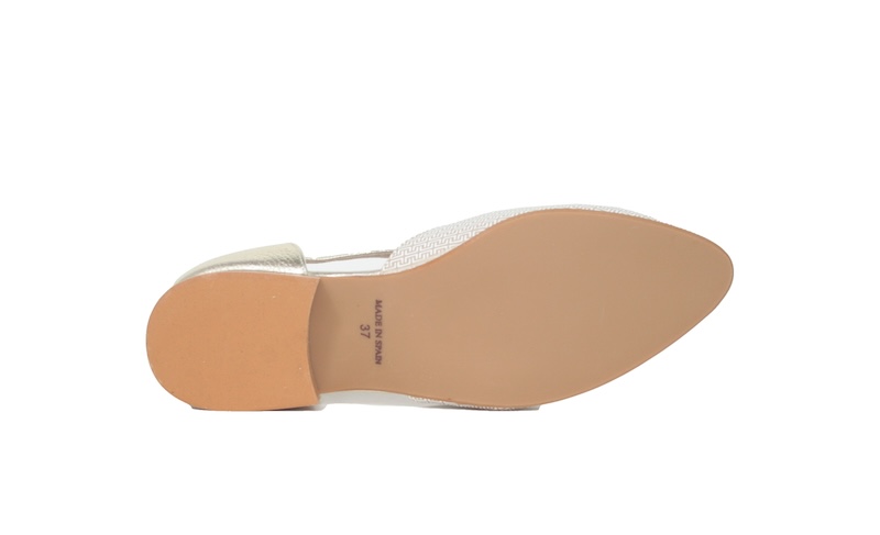 Zapato de vestir abierto con tacón bajo