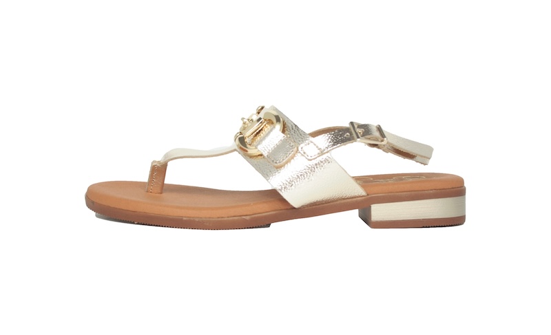 Sandalias planas de dedo de color champán
