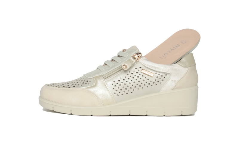 Sneaker doradas con cierre de cremallera
