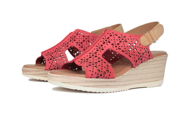 Sandalias rojas cuña media y cierre de velcro
