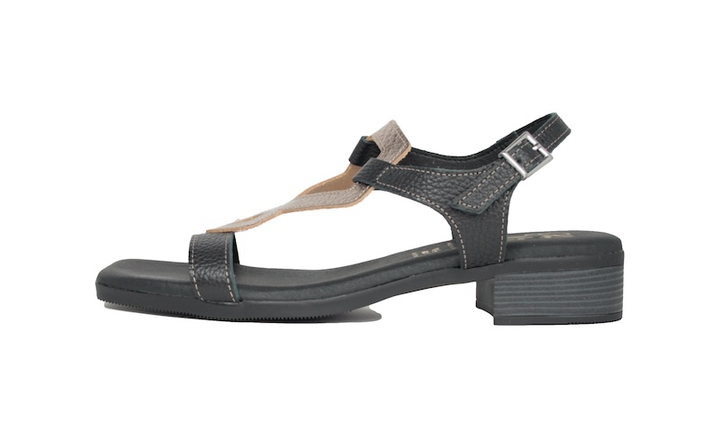 Sandalias negras con adorno de color bronce