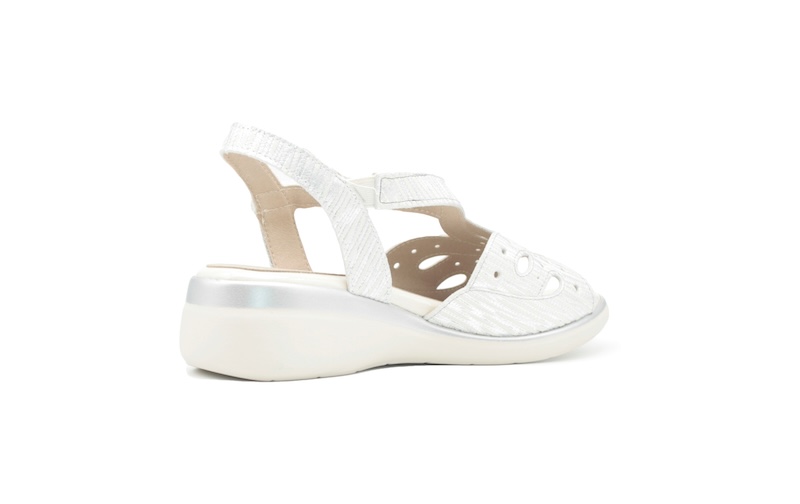 Sandalias Pitillos de cuña media color plata