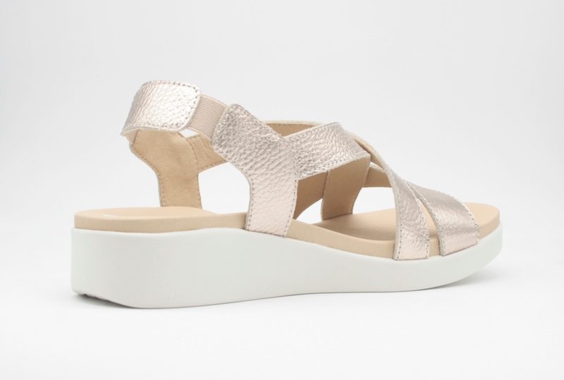 Sandalias Pepe Menargués de piel platino
